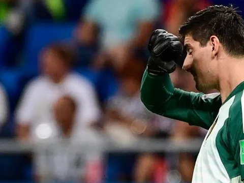 Courtois "muối mặt" sau khi lên giọng chỉ trích thủ môn tuyển Anh