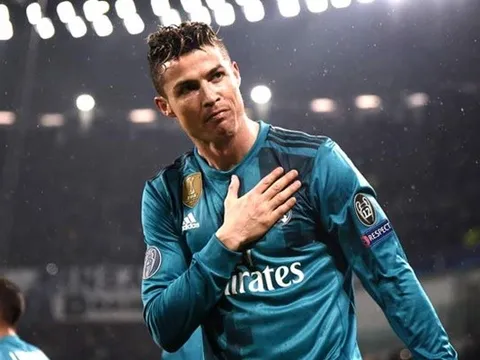 CR7 tỏa sáng: Thế giới cúi đầu trước anh, anh cúi đầu trước CĐV Juventus