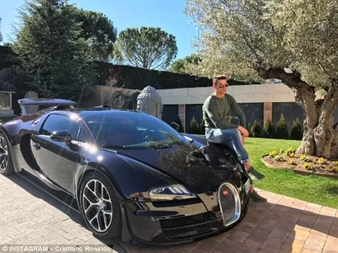 CR7 và 7 bức ảnh 'triệu like' trên Instagram