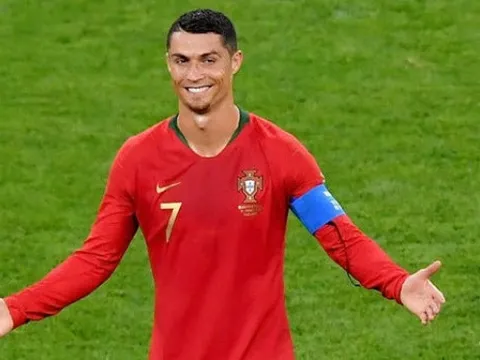 TRANH CÃI: Ronaldo đánh nguội, xứng đáng nhận thẻ đỏ?