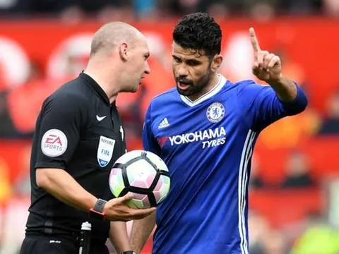 Cư dân mạng "nổi đoá", tố trọng tài thiên vị Man Utd