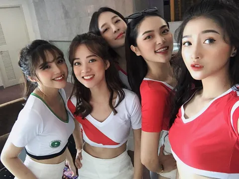 "Dậy sóng" vụ hotgirl bình luận World Cup: Mặc hở, nói nhạt?