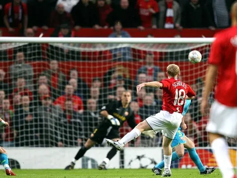 Cú nã đại bác của Paul Scholes vào lưới Barcelona