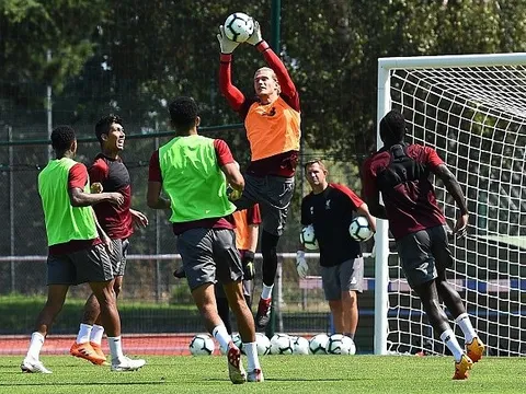 Cuộc chiến bắt đầu: Karius không chịu thua Alisson trên sân tập Liverpool