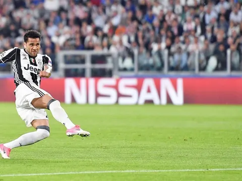 Cuộc đua Quả bóng Vàng: Alves sẽ lật đổ Ronaldo?