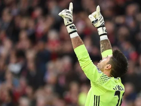 Cựu thủ môn Man Utd sắp về Man City?