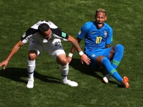 Cựu trọng tài FIFA: ‘Neymar diễn hơi sâu để kiếm penalty’