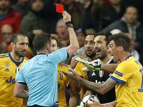 Cựu trọng tài Graham Poll: 'Thổi penalty cho Real là chính xác'