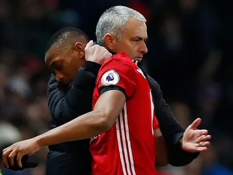 NÓNG: Mourinho "bật đèn xanh" cho Martial ra đi