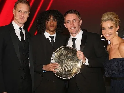 Tiểu "Gullit" giành giải thưởng xuất sắc nhất đội trẻ Man Utd