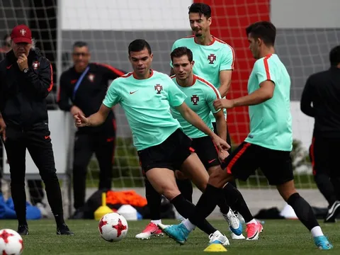 Chùm ảnh: Vắng Ronaldo, tuyển BĐN vẫn tập cực sung