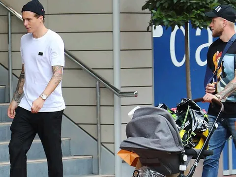 Rảnh rỗi, Lindelof "bát phố" cùng cựu sao Man City
