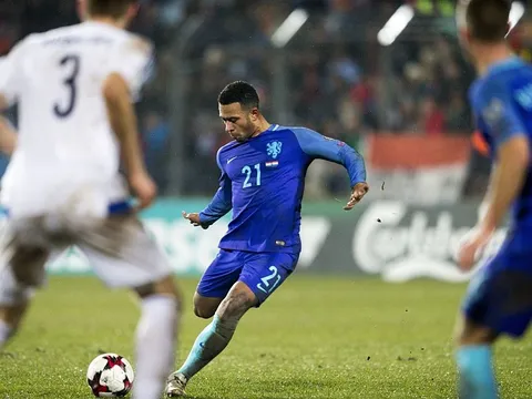 Đội hình 11 cầu thủ được gài điều khoản mua lại vào hợp đồng: Có Depay, Aké