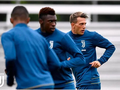 "Bom tấn" Bernardeschi tập luyện bữa đầu tiên cùng Juventus