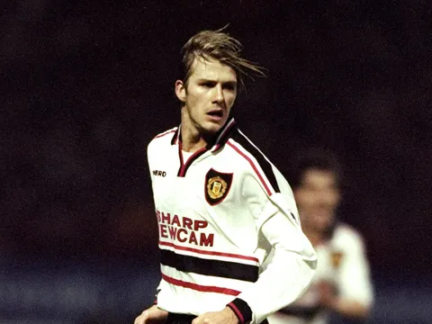 Chùm ảnh: Xếp hạng 22 mẫu áo sân khách từng được Man Utd sử dụng