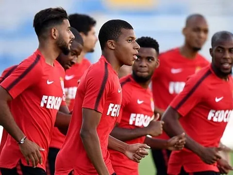 Mặc tin đồn, Mbappe vẫn tập hết mình cùng Monaco