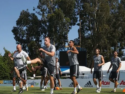 Dàn sao Man Utd tập luyện đầy thư thái trước đại chiến Real Madrid