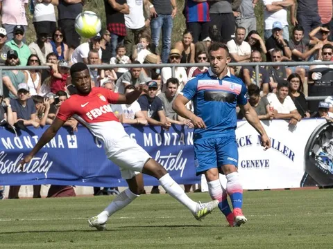 Douglas Costa đầy ưu tư trong buổi tập đầu tiên tại Juventus