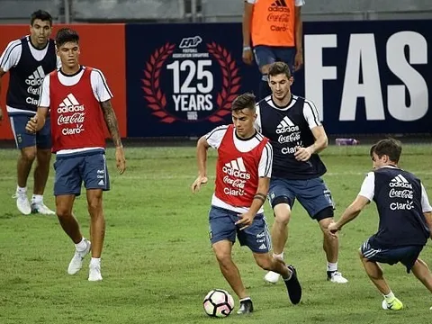 Chùm ảnh: Vắng Messi và Higuain, Dybala thành tâm điểm của truyền thông