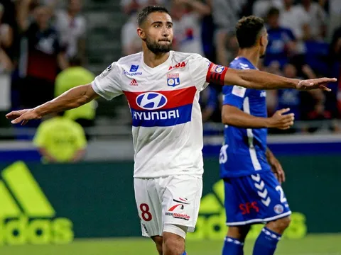 Lyon 4-0 Strasbourg: Tân binh chào sân hoàn hảo