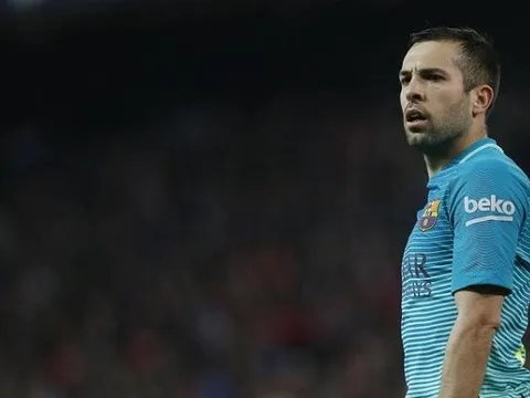 Đá 3 hậu vệ, Barca đang lãng phí Jordi Alba