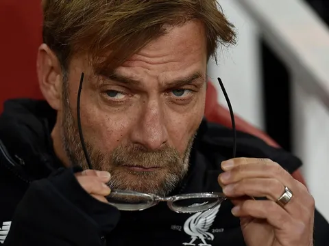 Đá ở Olimpico, từ tốn thôi Liverpool