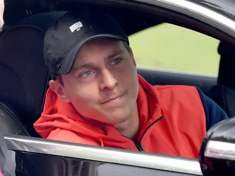Đá tệ, nhưng Lindelof vẫn được fan Man Utd chào đón nhiệt tình