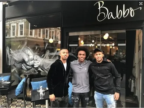 Neymar tranh thủ ngày 'xả trại' thăm quán ăn của Willian