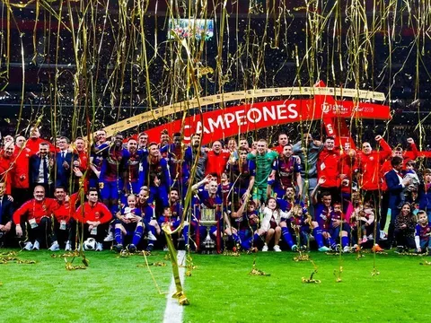 Dàn sao Barcelona 'quẩy' tưng bừng mừng ngôi vô địch