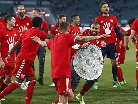 Dàn sao Bayern cực nhắng trong ngày nhận Đĩa bạc