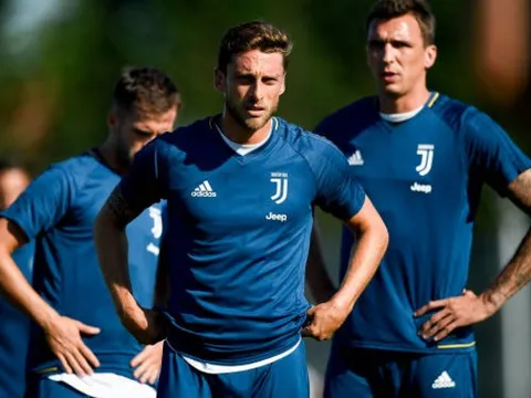 Dàn sao Juventus lộ bụng béo tại Vinovo