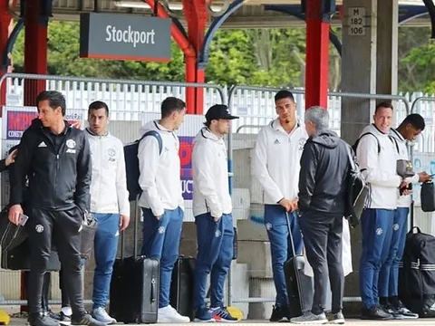Dàn sao Man Utd hành quân đến London thiếu vắng Pogba