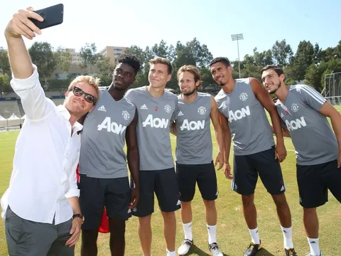 Dàn sao Man Utd hớn hở 'tự sướng' cùng nhà vô địch F1