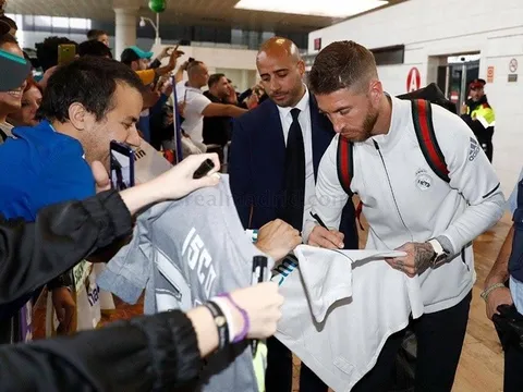 Dàn sao Real Madrid kí mỏi tay khi vừa đặt chân tới Catalan