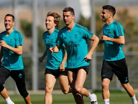 Dàn sao Real Madrid tập cật lực, chờ chiến Bayern Munich