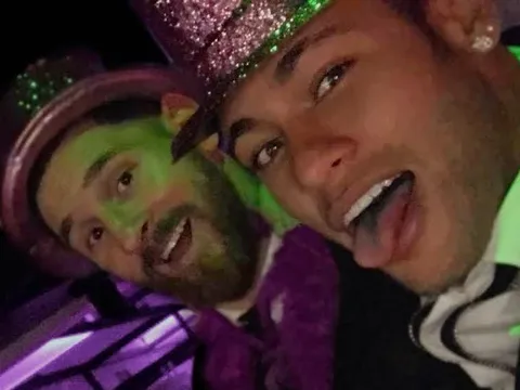 Đăng ảnh Messi, Neymar nhớ Barca?