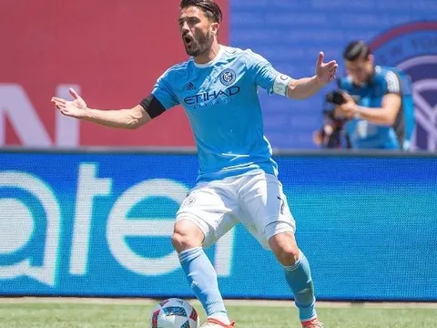 Đẳng cấp! David Villa lập siêu phẩm từ giữa sân tại MLS