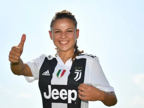 Đánh bại Milan, Juventus chào đón 'bông hồng' Ba Lan tới Ý
