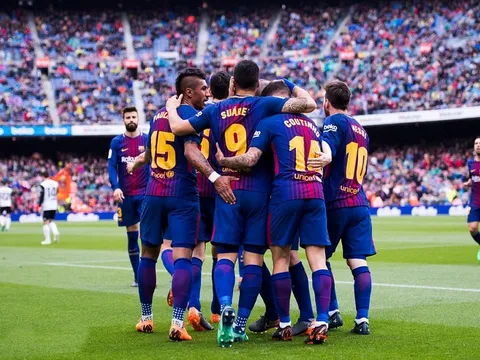 Đánh bại Valencia, Barca cán cột mốc lịch sử