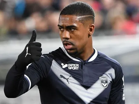Đánh một vòng lớn, Malcom khiến Roma lẫn Everton muối mặt