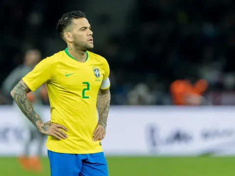 Dani Alves 99% lỡ World Cup, xứ Samba lo lắng
