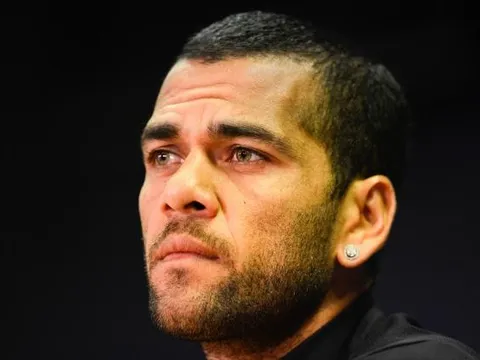 Dani Alves chấn thương, Brazil đối mặt cơn khủng hoảng như thế nào?