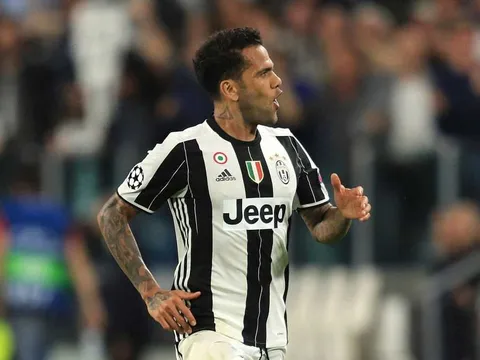 Dani Alves lên tiếng về tin đồn sang Man City