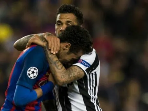 Dani Alves: Loại Barca khiến tôi rất đau lòng