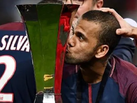 Dani Alves tiết lộ lý do rời Juventus
