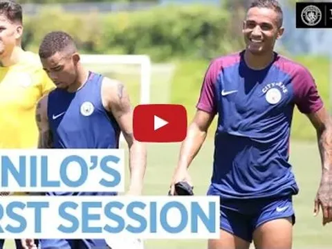 Danilo sung mãn trong buổi tập đầu tiên cùng Man City