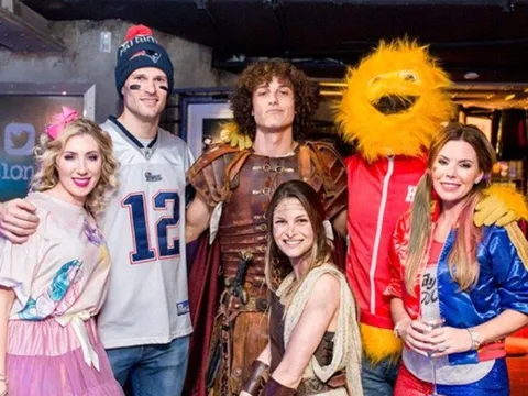 David Luiz hóa thân thành hiệp sĩ trong sinh nhật lần thứ 31