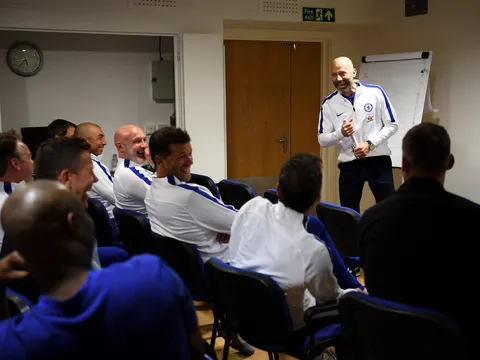Huyền thoại Chelsea 'ôn nghèo kể khổ' ngày tri ân Ray Wilkins