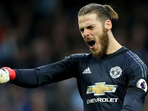 De Gea nói gì khi sánh ngang thành tích với Van der Sar?