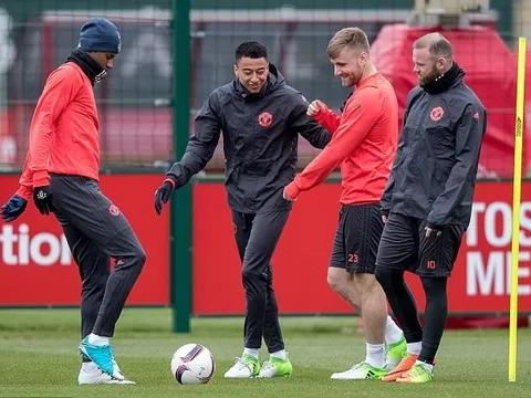 De Gea, Rooney xuất hiện trên sân tập trước giờ lên đường sang Bỉ
